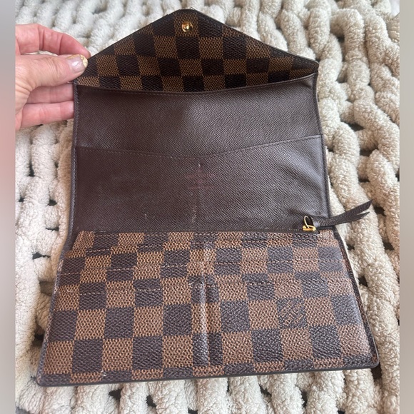 Guaranteed Authentic Louis Vuitton Damier Ebene Coated Canvas Josephine Wallet - Picture 9 of 11